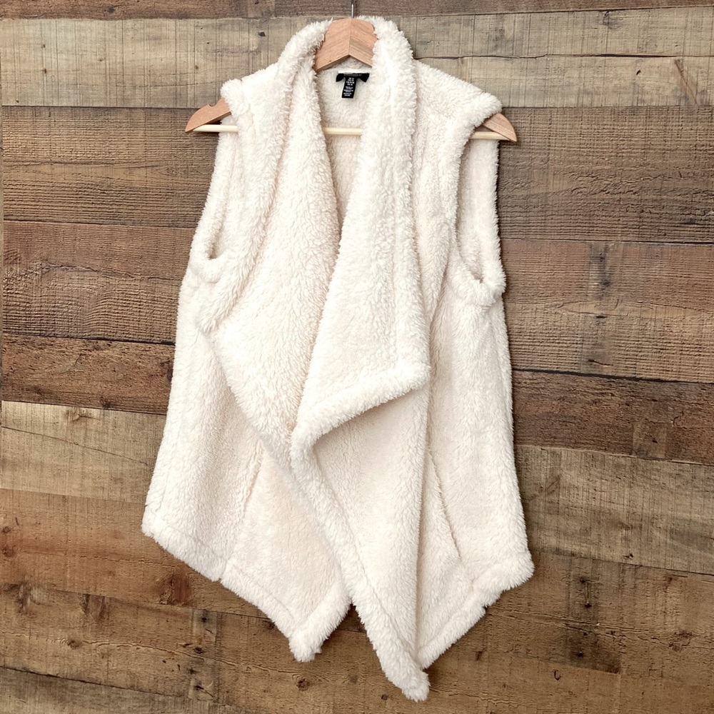 SHERPA VEST with Pockets⭐️Excellent Like New Condition - Picture 6 of 11